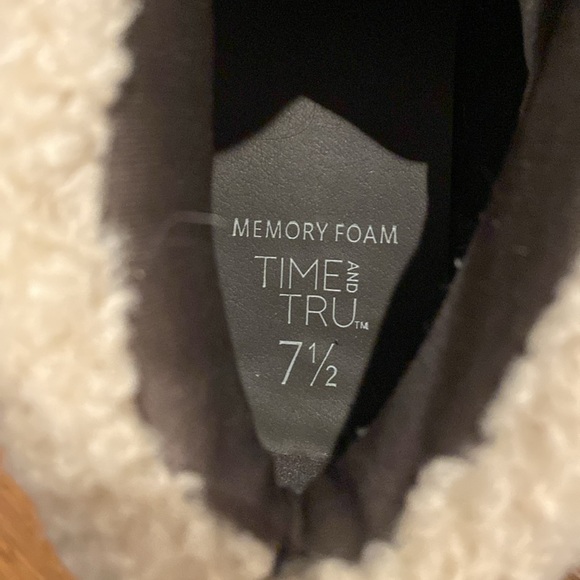 Time and Tru Memory Foam Boots w/ Fur Collar Size 7.5 - Picture 6 of 6